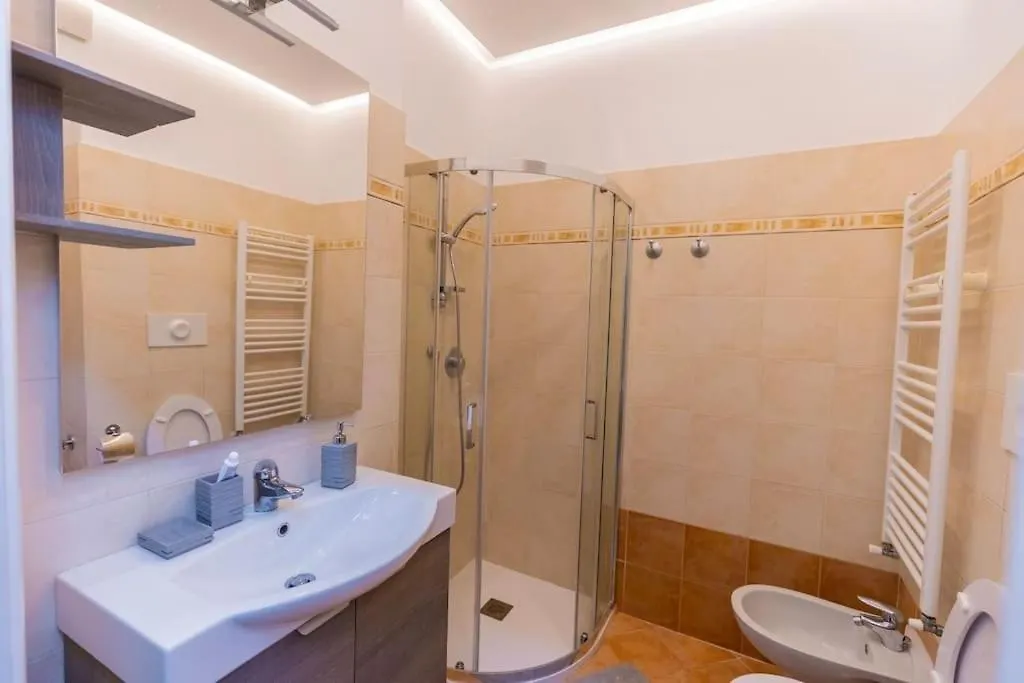 Atene Bilocale In Affitto Breve Milan Apartment
